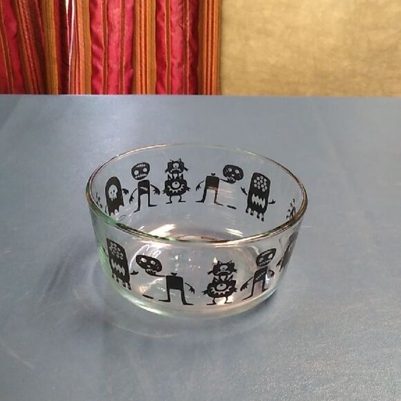 Pyrex Halloween 16 oz clear Glass Bowl with Black Monster Design - Picture 1 of 5